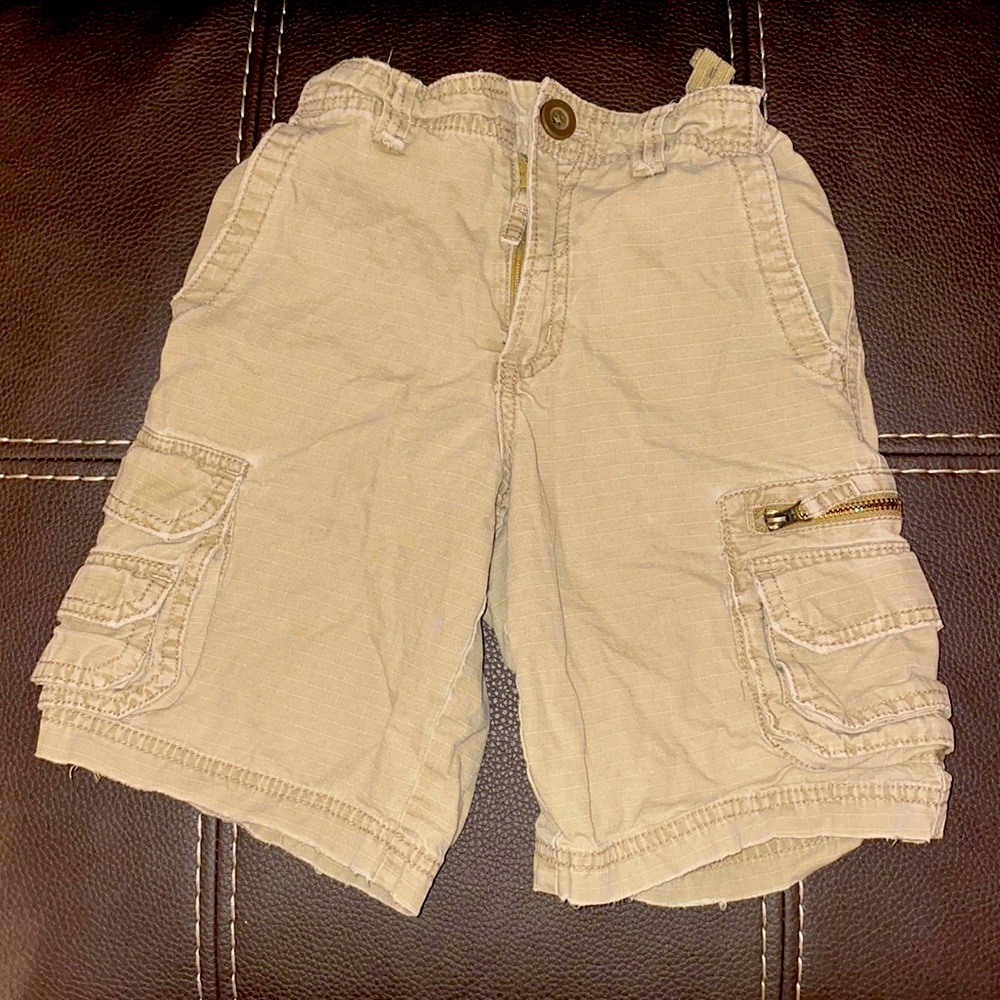 Faded Glory boys size‎ 6 cargo pocket khaki shorts.